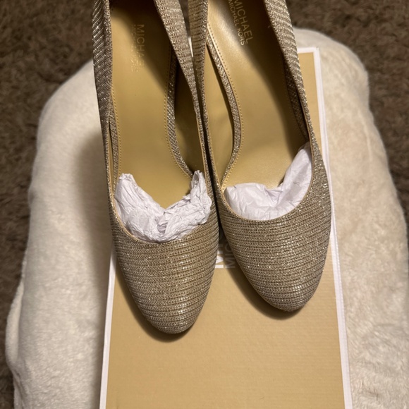 Pumps - Picture 3 of 3